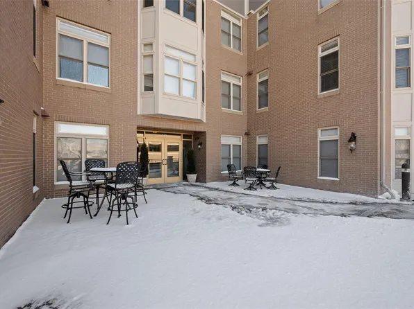 842 N New Ballas Ct Unit 104, Saint Louis, MO 63141