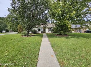 218 Foxwood Ct, Jacksonville, NC 28540