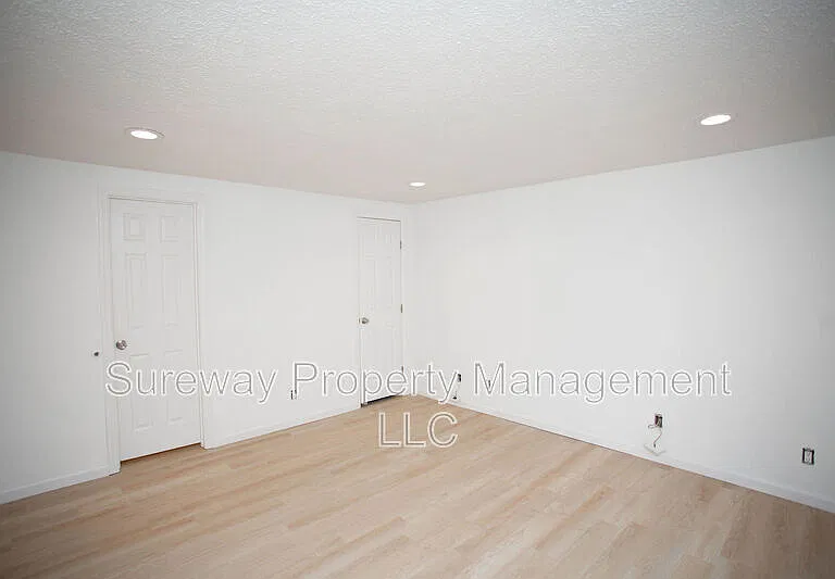 142 Kenwood Dr — Photo 16