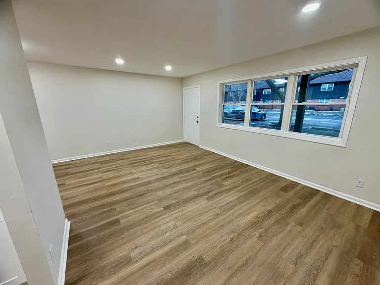 Sherwood Forest Apartments — Photo 34