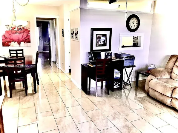 900 SW 11th Ave APT 17C, Hallandale, FL 33009