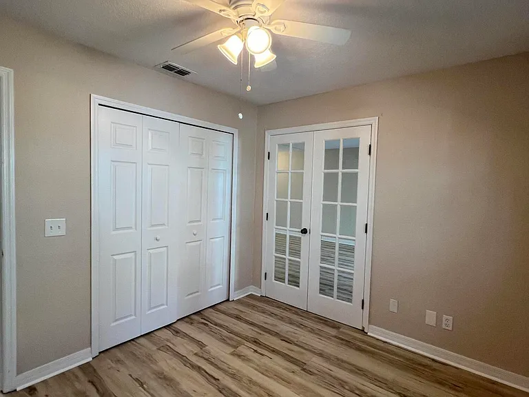 220 Columbia Dr #16 — Photo 5