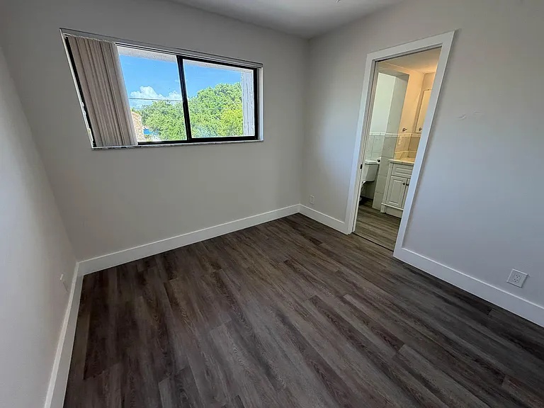 223 SE 11th Ave #223 — Photo 14
