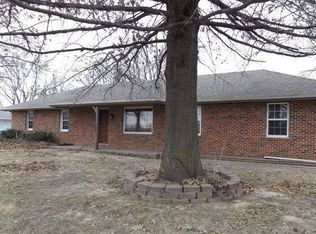 908 Roncelli Rd, Lexington, MO 64067
