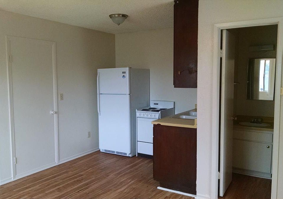 Kitchen and bathroom area