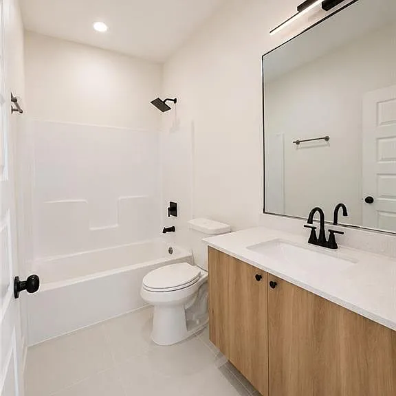 709 N Emerald Ave — Photo 4