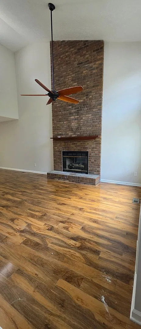 3 bed, 2.0 bath, 1324 sqft, $2,300 — Photo 2