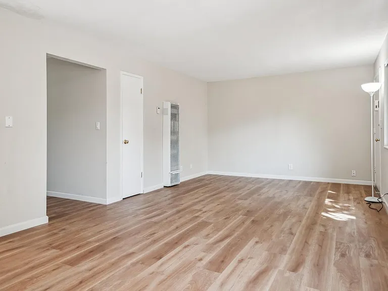 Bellflower Apartments — Photo 5