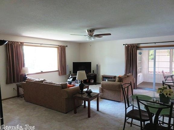 3rd image of 315 Parliament Dr