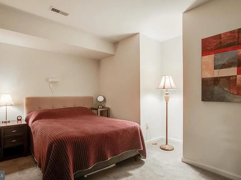 9810 Bolton Village Ct — Photo 24