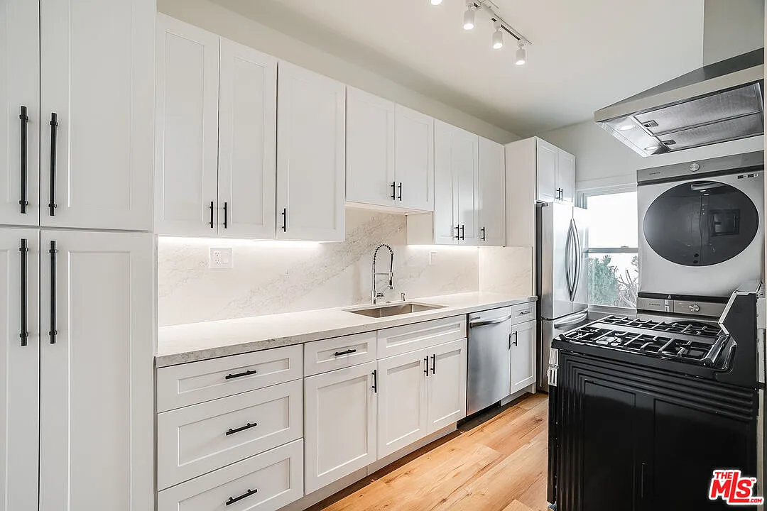 1 bed, 1.0 bath, 750 sqft, $3,100 — Photo 3