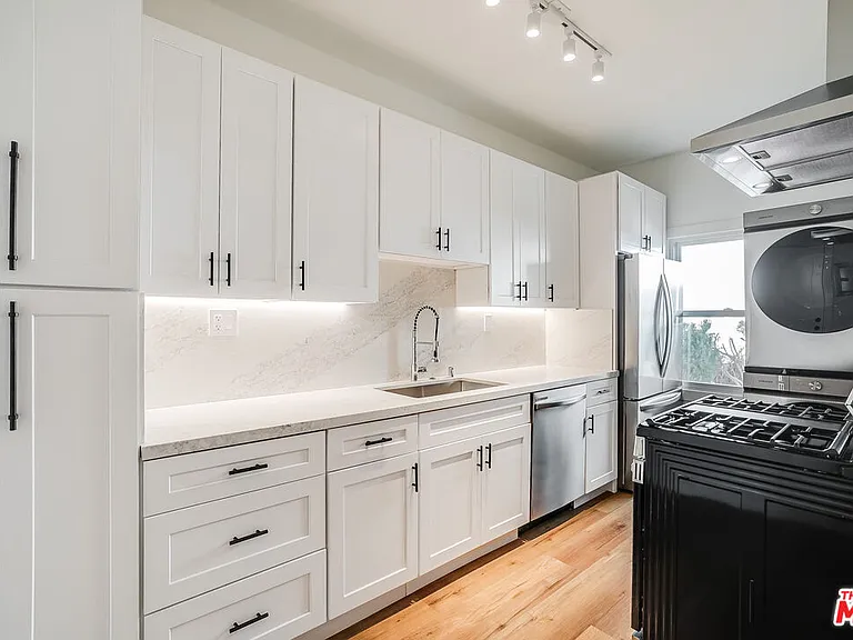 151 N Swall Dr #1 — Photo 3