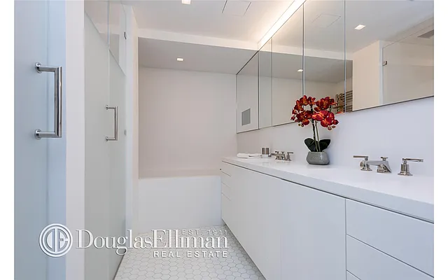 Rented by Douglas Elliman | media 32