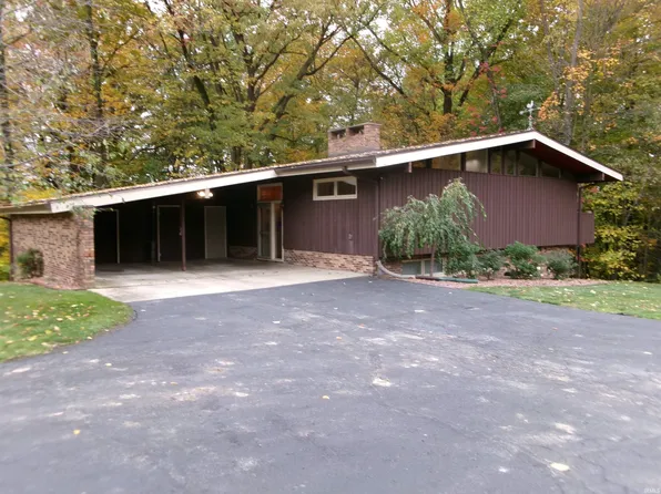 2376 E Fairway Dr, Peru, IN 46970