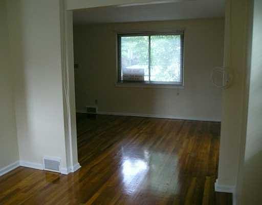 3rd image of 111 Newman St #111