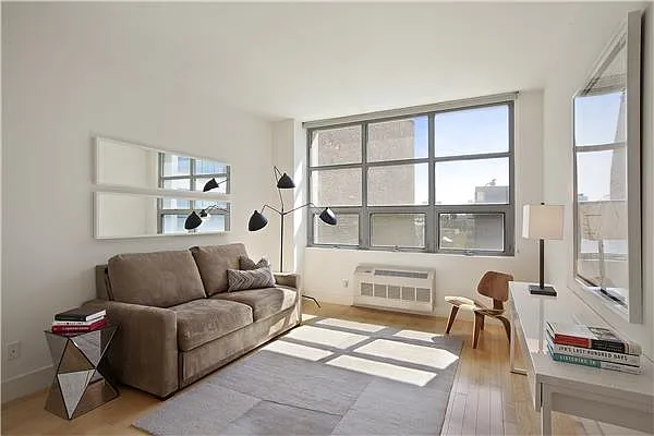 Sold by R New York | media 2