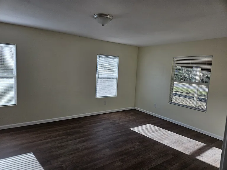 302 N Main St — Photo 13
