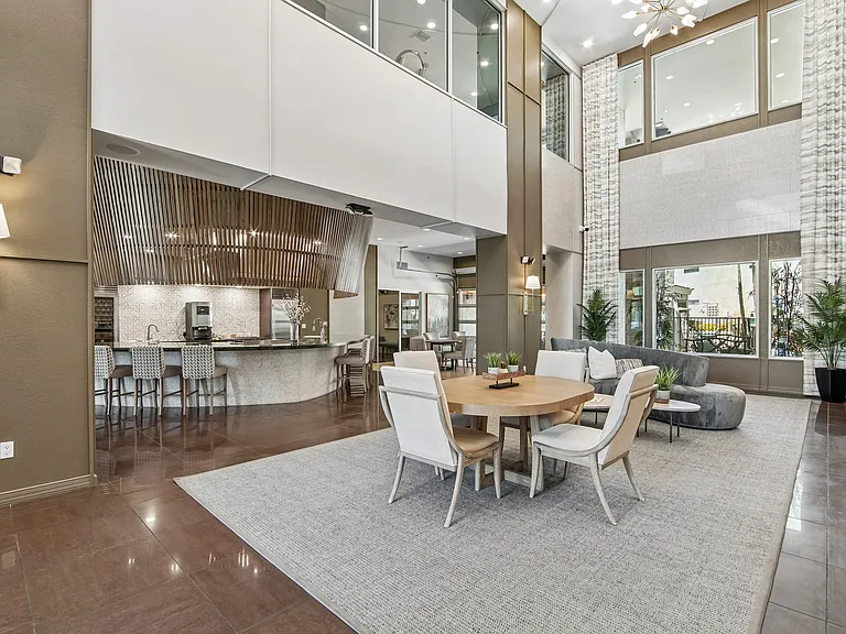 Clubhouse & Lounge