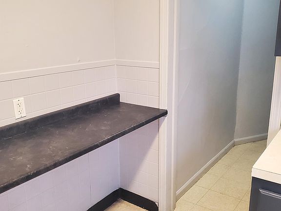 5th image of 22 Sherwood Ave #312