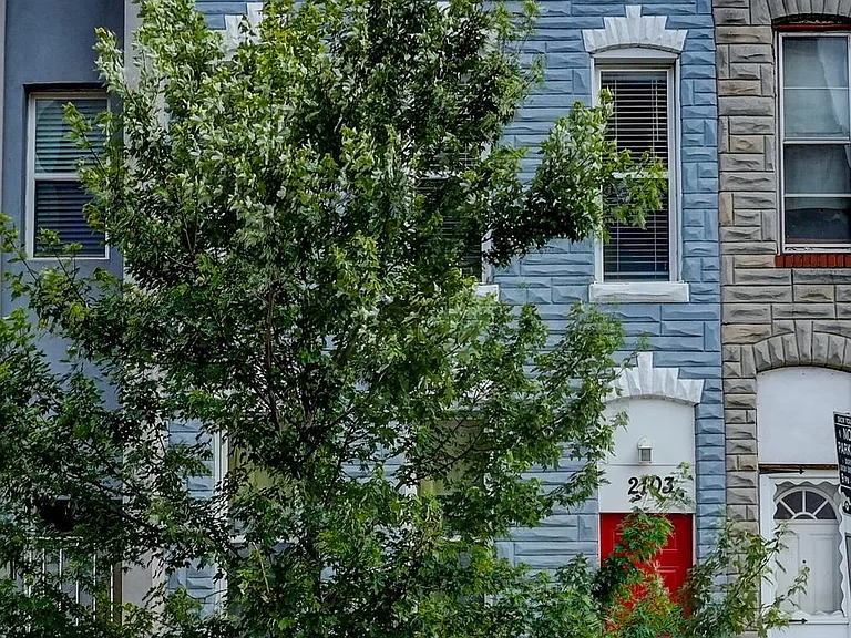2103 E Madison St — Photo 25