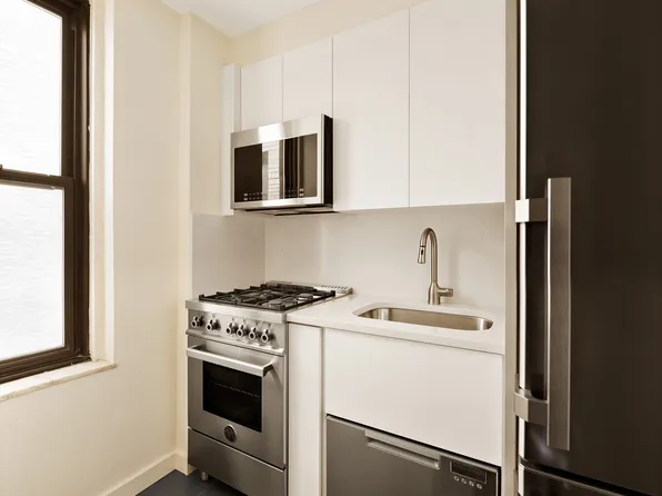 135 West 58th Street 7B image 3 of 9