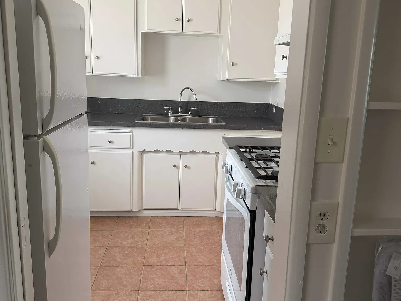 1 bed, 700 sqft, $1,950 — Photo 2
