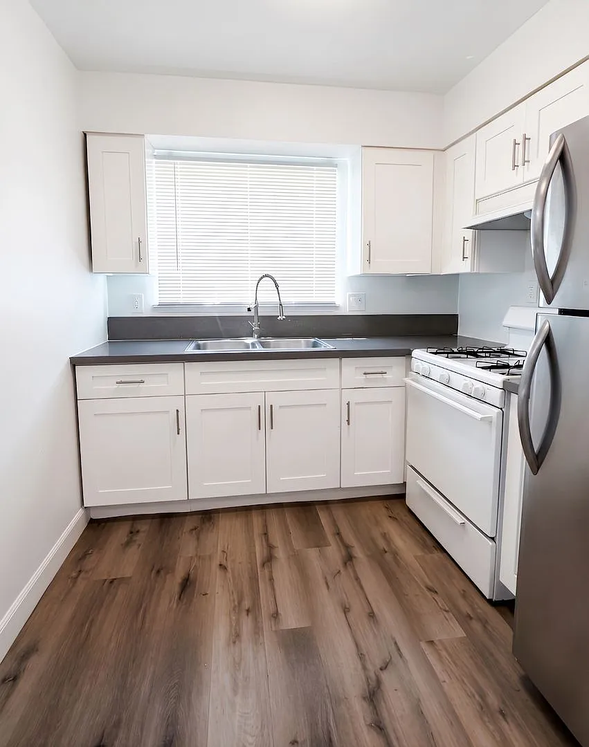 2204 W Slauson Ave — Photo 1
