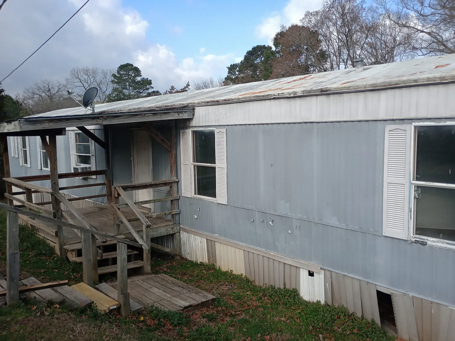 3 bed, 10 sqft, $850 — Photo 1