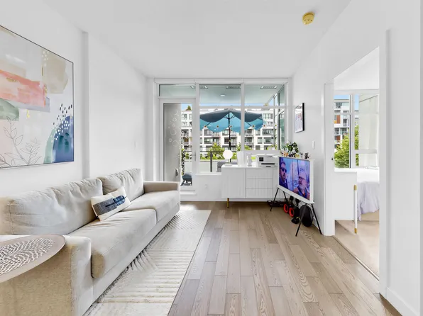 4963 Cambie St #304, Vancouver, BC V5Z 0H5