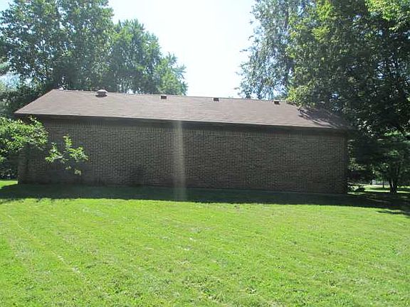 2nd image of 401 Richie Ave