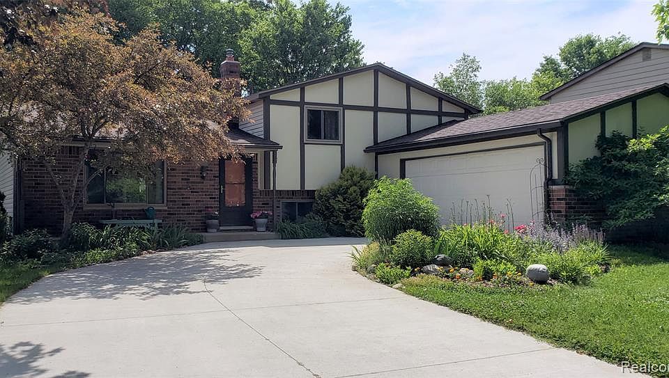 1st image of 1117 Meadowood Dr