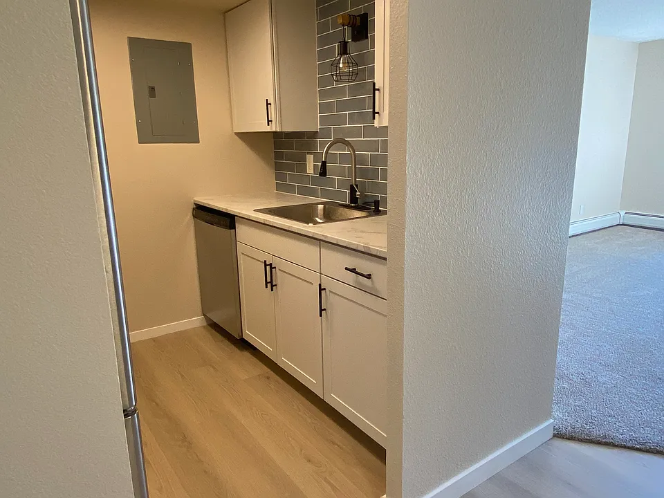 1150 Golden Cir #305