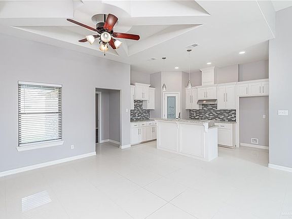 3rd image of 209 Washingtonia Palm Ave