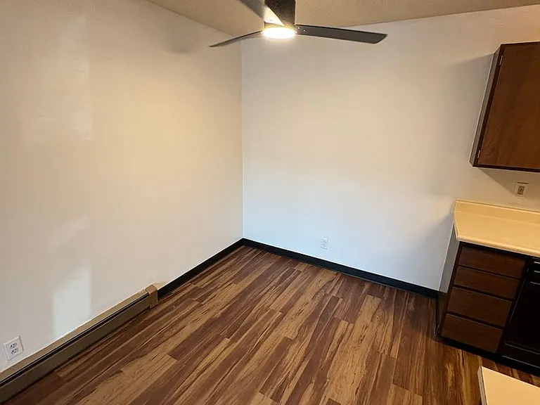 230 W Broadway St — Photo 7