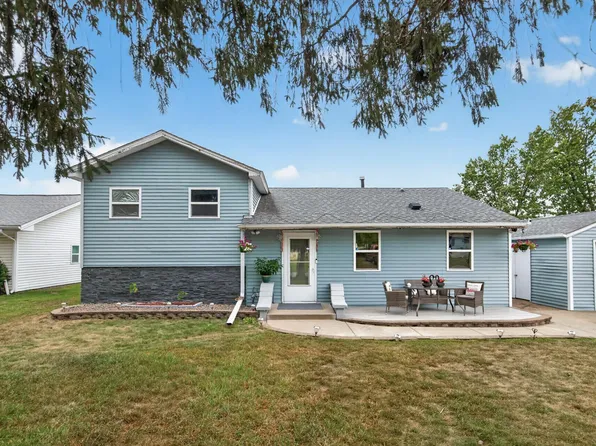 11020 4th St NE, Blaine, MN 55434