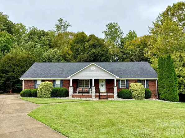 2013 Silvertip Ct, Belmont, NC 28012