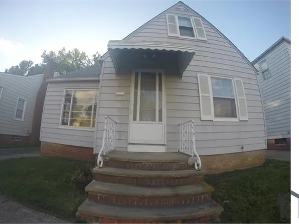 1082 Winston Rd, South Euclid, OH 44121