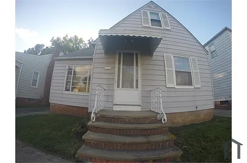 1082 Winston Rd Photo 1
