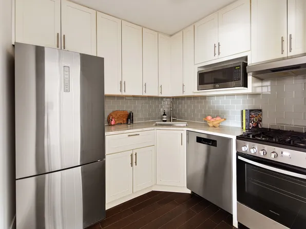 85 Livingston Street 8F image 3 of 8