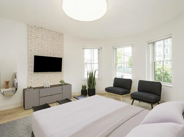 170 Saint Alphonsus St #1, Boston, MA 02120