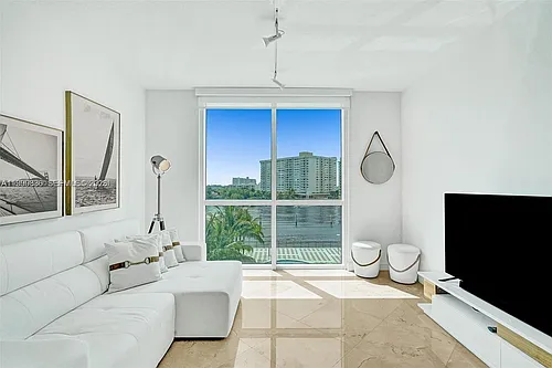1945 S Ocean Dr #407 Photo 1