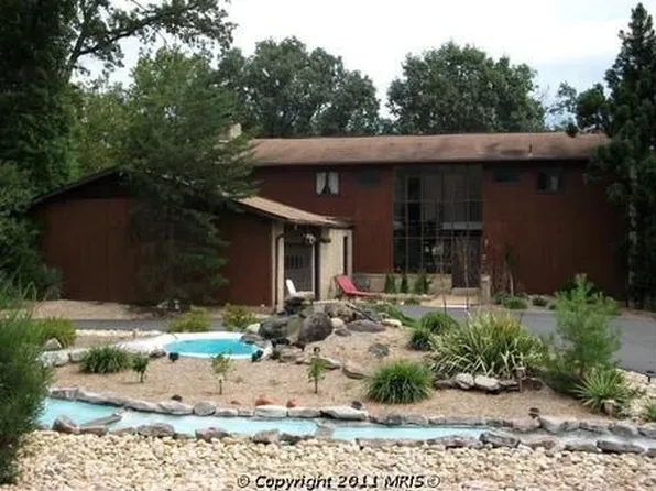 102 Lakeland Dr, Sterling, VA 20164
