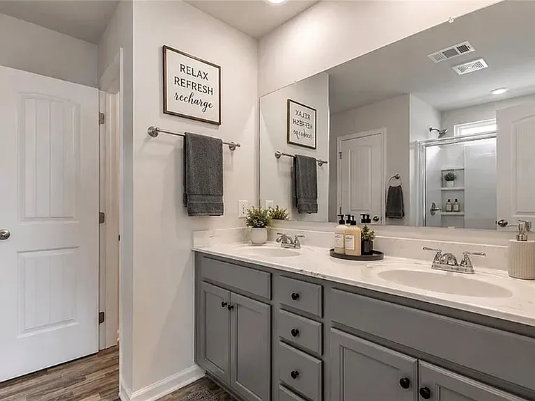 118 Briarwood Dr E — Photo 10