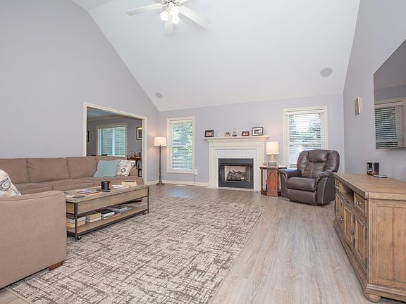 3rd image of 2929 Longiron Dr