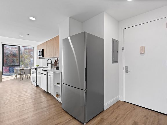 5th image of 300 W 136th St #3D
