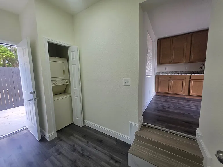 521 N Carpenter Ave #B — Photo 8