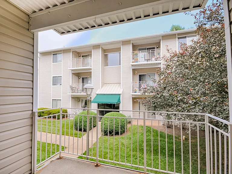 Arbor Crest Apartments — Photo 9