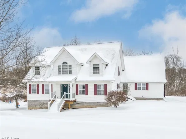 209 Canfield Dr, Chardon, OH 44024