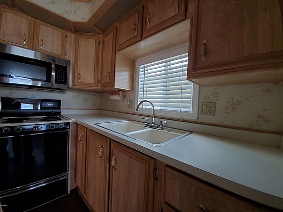 5th image of 303 E Mesquite Dr