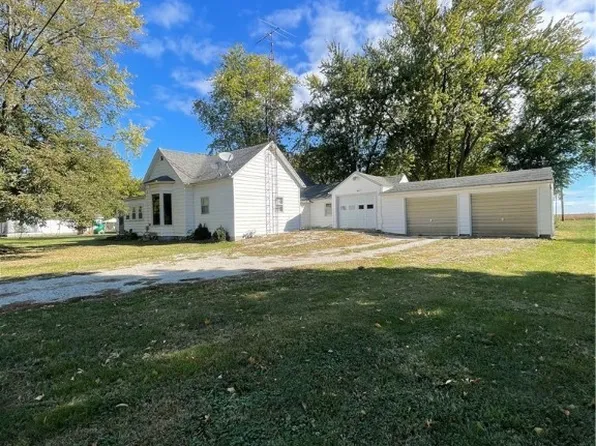 400 S Howard Ave, Brocton, IL 61917